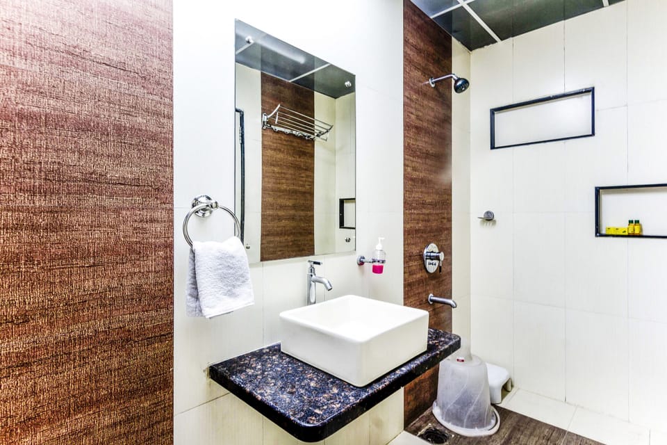 Shower, towels