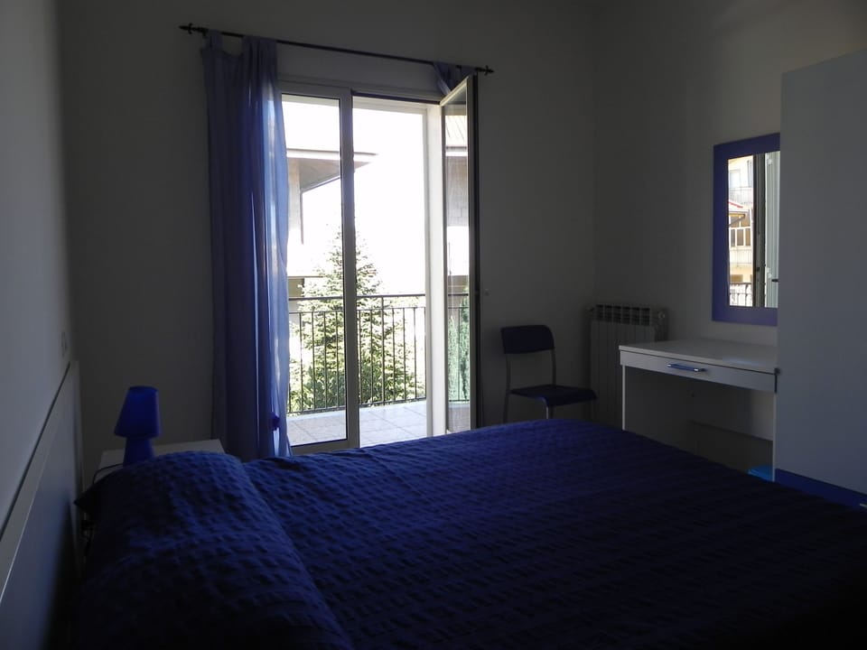 Basic Double or Twin Room | Desk, laptop workspace, blackout drapes, free WiFi