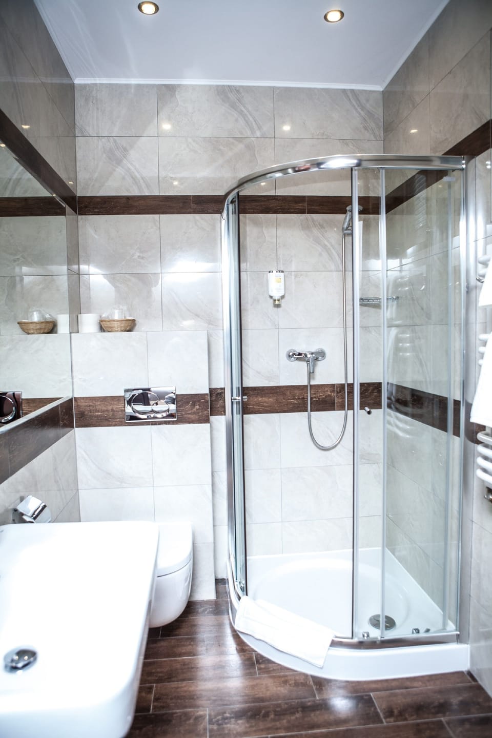 Classic Single Room, 1 Twin Bed | Bathroom | Shower, free toiletries, hair dryer, heated floors
