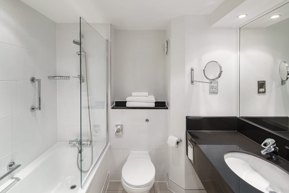 Combined shower/tub, eco-friendly toiletries, hair dryer, towels
