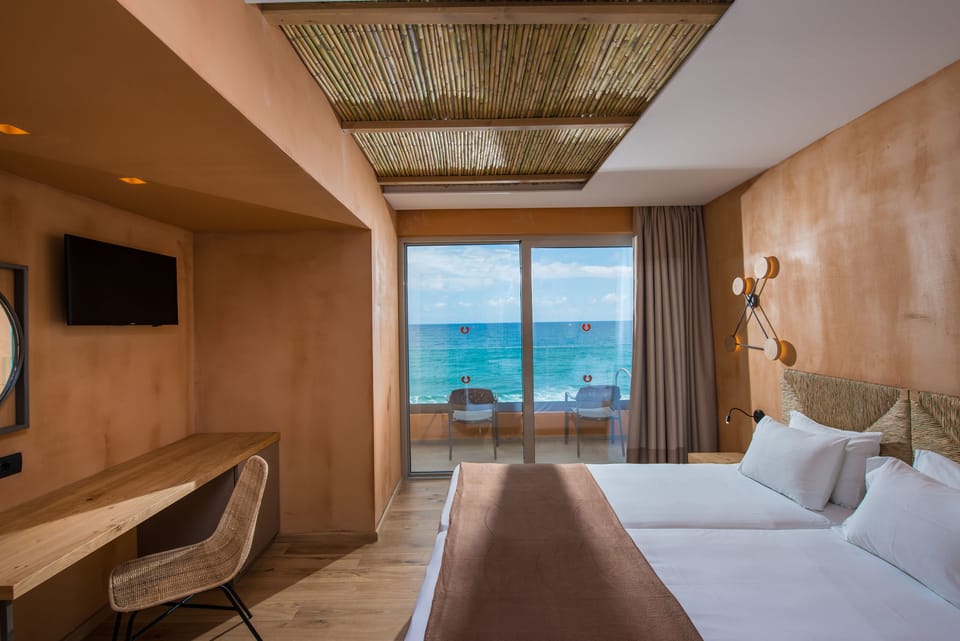 Superior Room, Sea View | Hypo-allergenic bedding, in-room safe, individually decorated