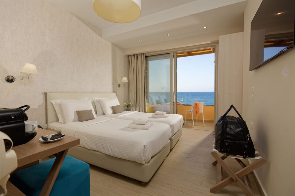 Deluxe Room Sea View with Jacuzzi | Hypo-allergenic bedding, in-room safe, individually decorated