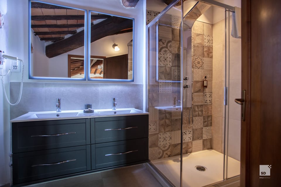 Deluxe Quadruple Room, 1 Bedroom, Hill View, Tower | Bathroom | Shower, free toiletries, hair dryer, bidet