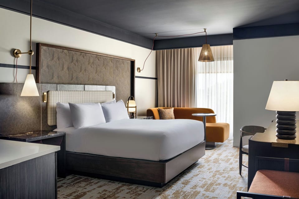 Standard Room, 1 King Bed | 1 bedroom, in-room safe, desk, laptop workspace