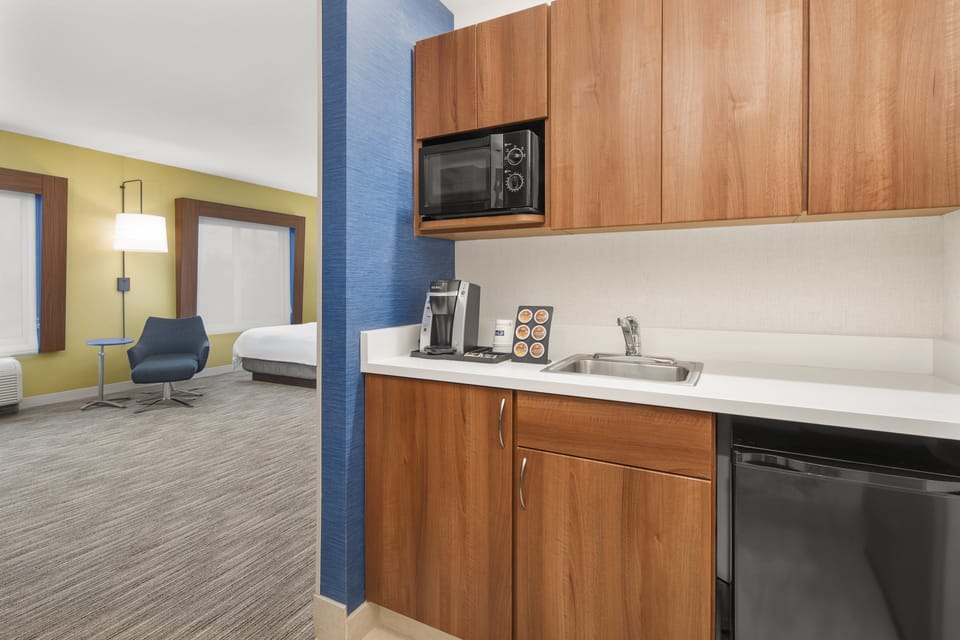 Suite, 2 Queen Beds | Premium bedding, in-room safe, desk, blackout drapes