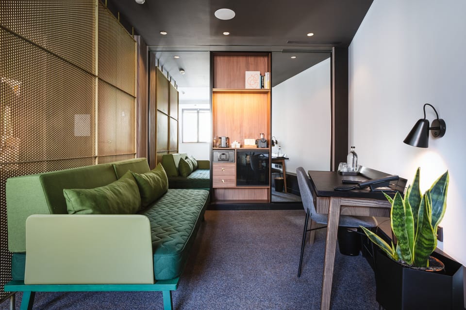 Junior Suite | Living area | 40-inch LCD TV with satellite channels, TV