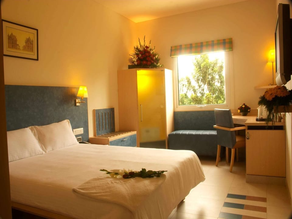 Premium bedding, minibar, in-room safe, desk