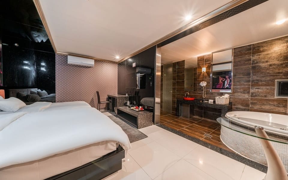 Suite | Free WiFi