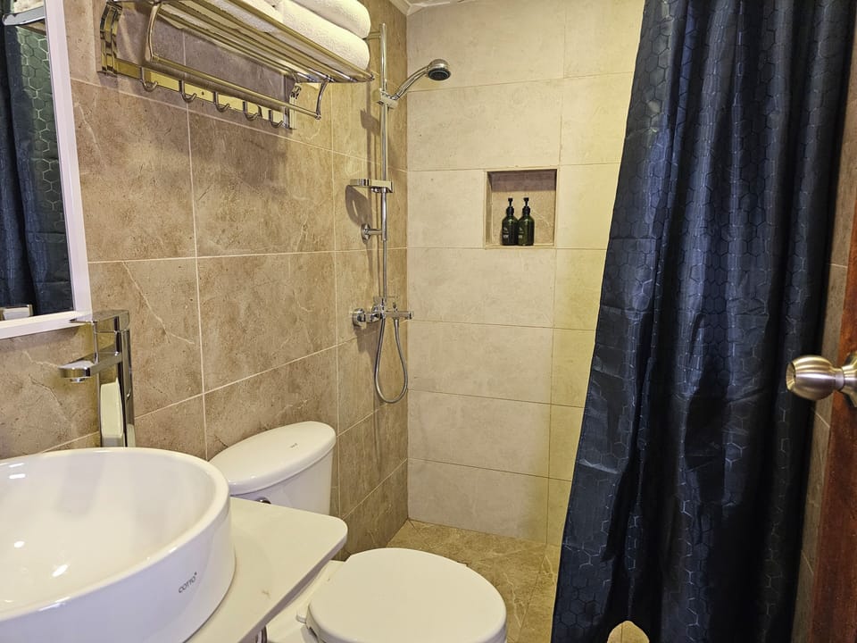 Deluxe Double or Twin Room, 1 Bedroom, Sea View | Bathroom | Combined shower/tub, deep soaking tub, free toiletries, bathrobes