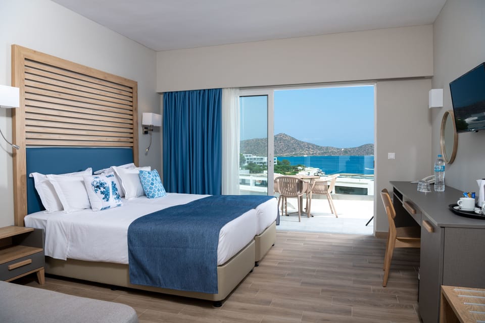 Double Room | In-room safe, iron/ironing board, free WiFi, bed sheets