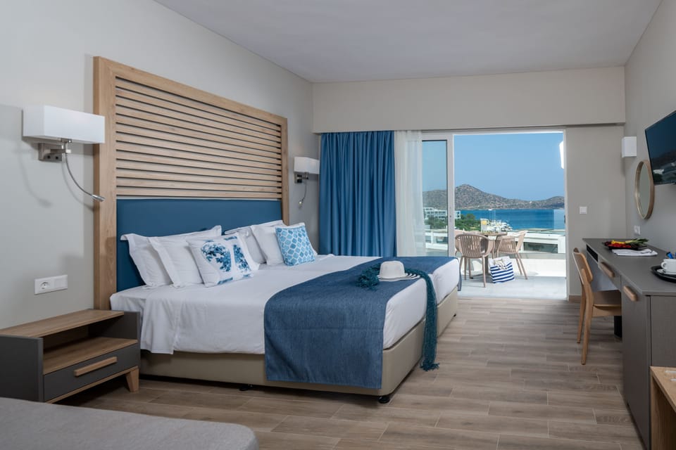 Double Room | Living area | TV