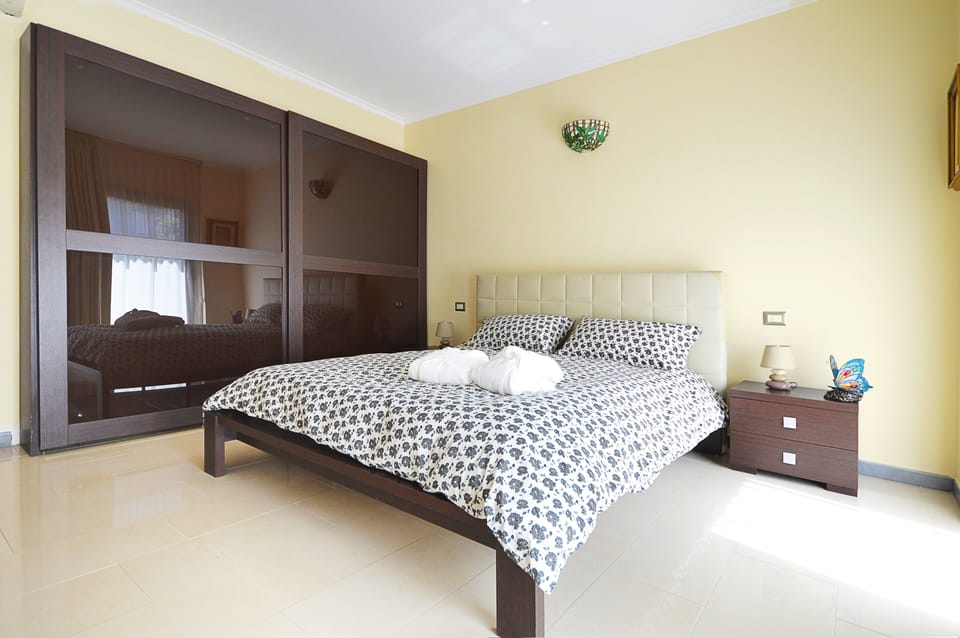 1 bedroom, premium bedding, minibar, in-room safe
