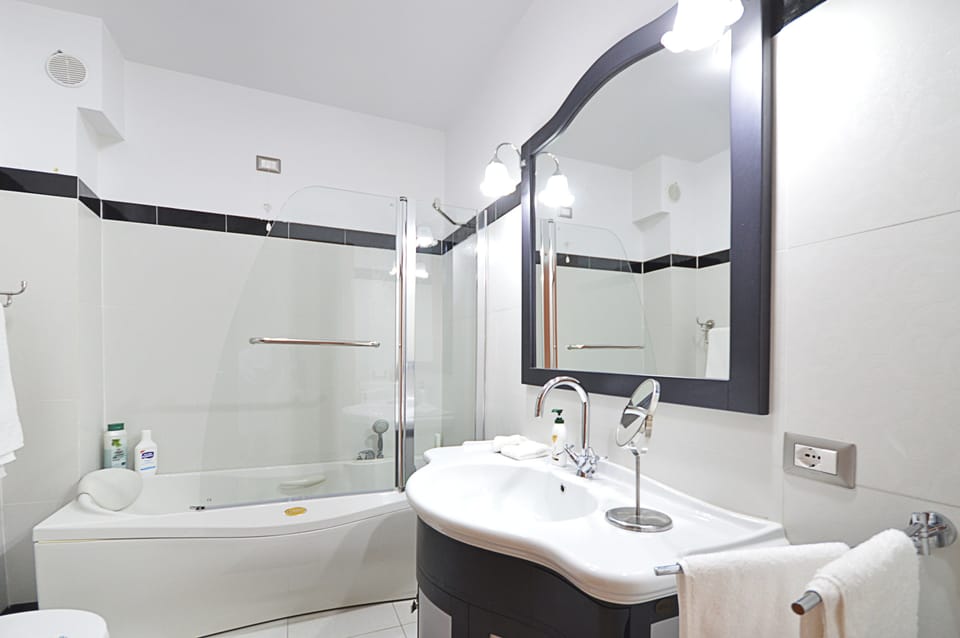 Superior Suite, Sea View | Bathroom | Free toiletries, hair dryer, bathrobes, slippers