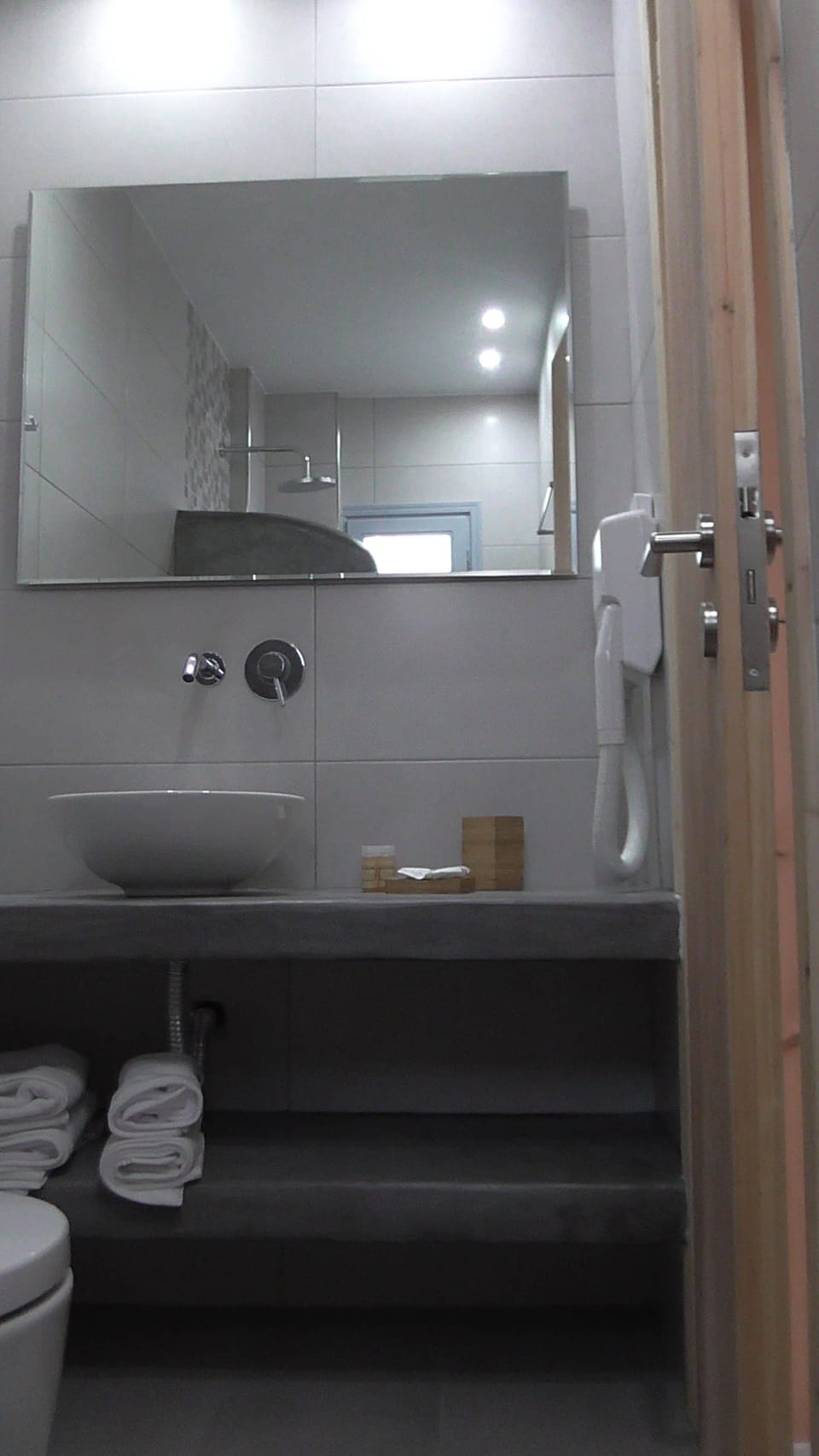 Senior Suite, Sea View | Bathroom | Shower, hair dryer, towels, soap