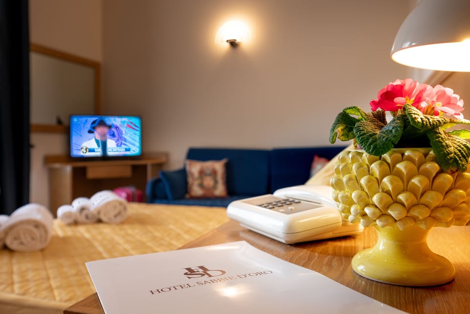 Standard Room | Minibar, in-room safe, desk, soundproofing