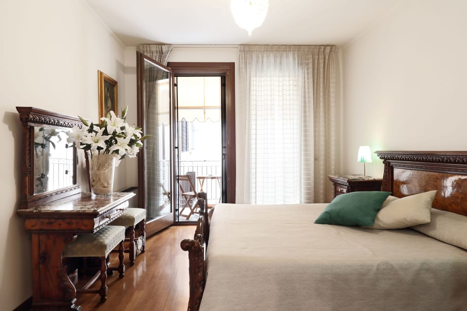 Luxury Apartment, 2 Bedrooms | 2 bedrooms, memory foam beds, desk, laptop workspace