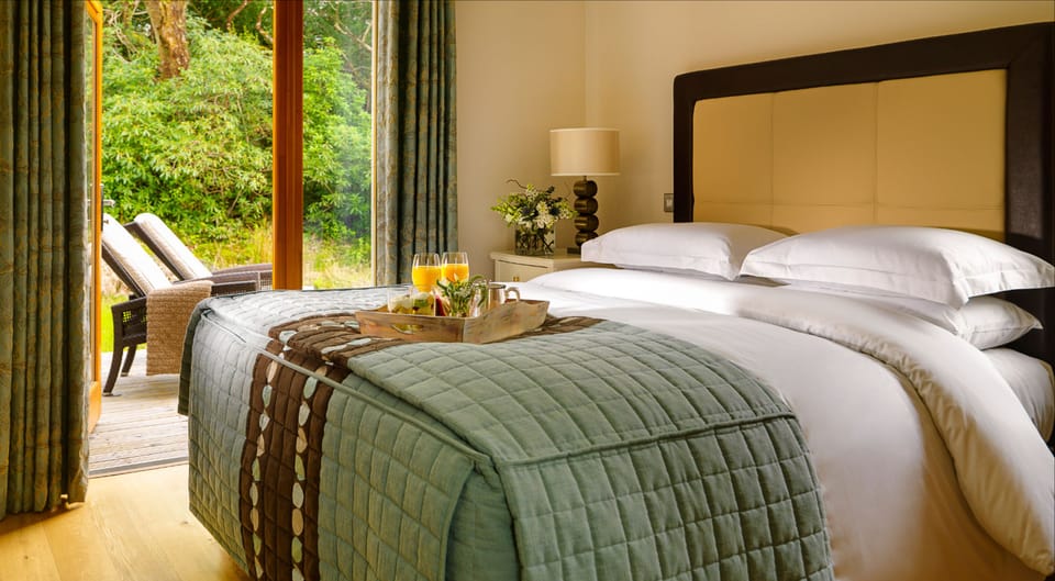 Two Bedroom Courtyard Lodge - Self Catering includes one double room and one twin room, Courtyard vi | Iron/ironing board (on request), WiFi (free), bed sheets