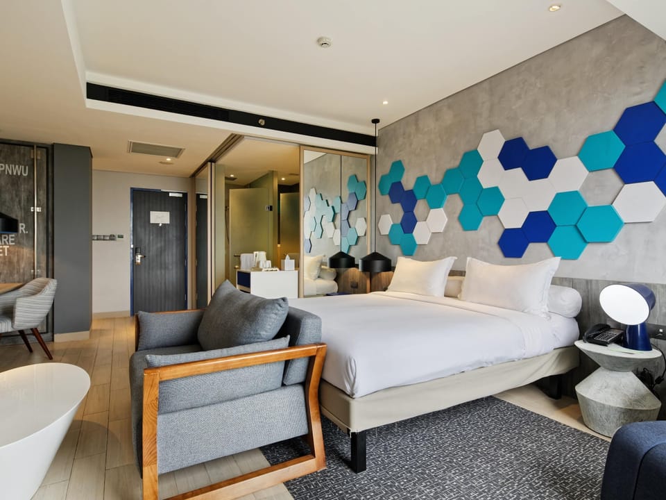 In-room safe, desk, rollaway beds (surcharge), WiFi (free)
