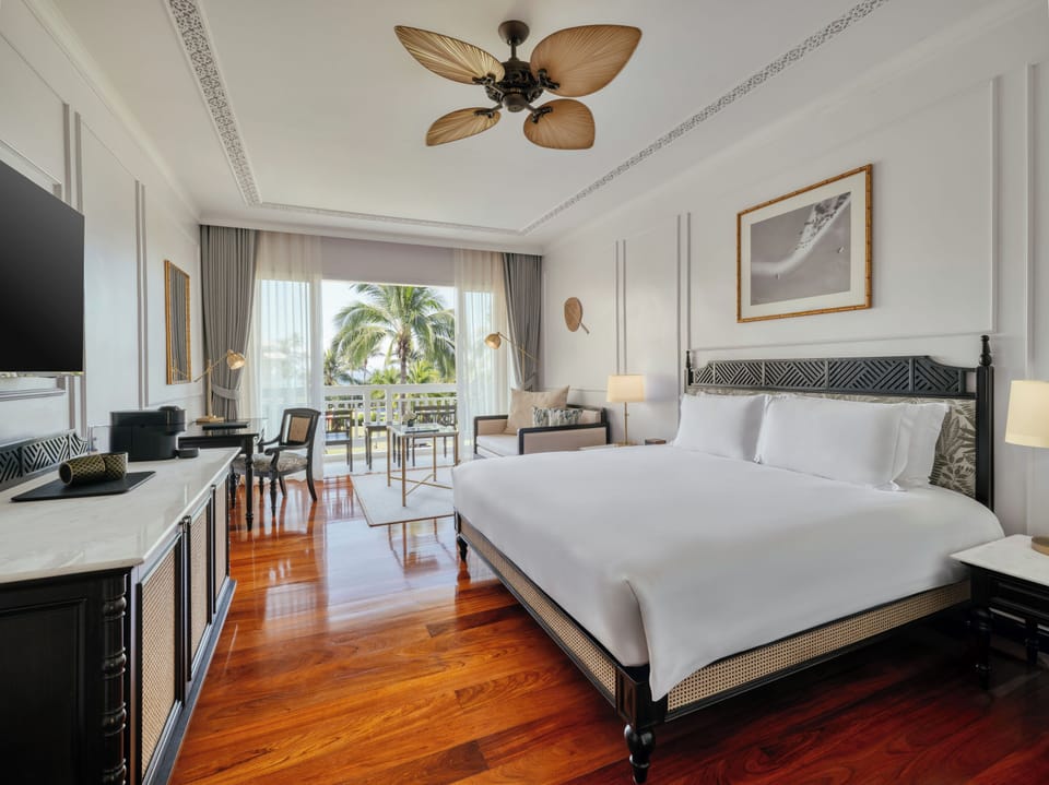 Premium bedding, down comforters, minibar, in-room safe