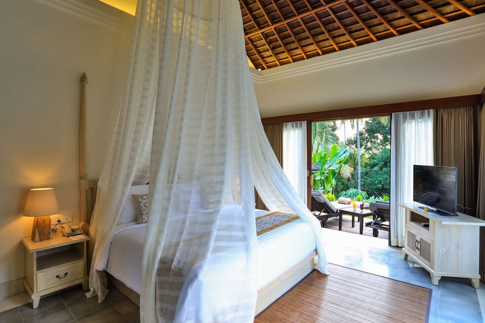 Premium bedding, pillowtop beds, minibar, in-room safe