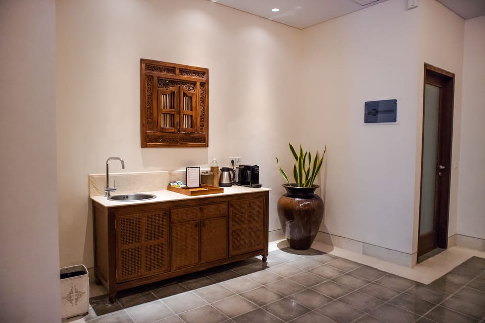 Family Suite | Private kitchenette | Coffee/tea maker, electric kettle