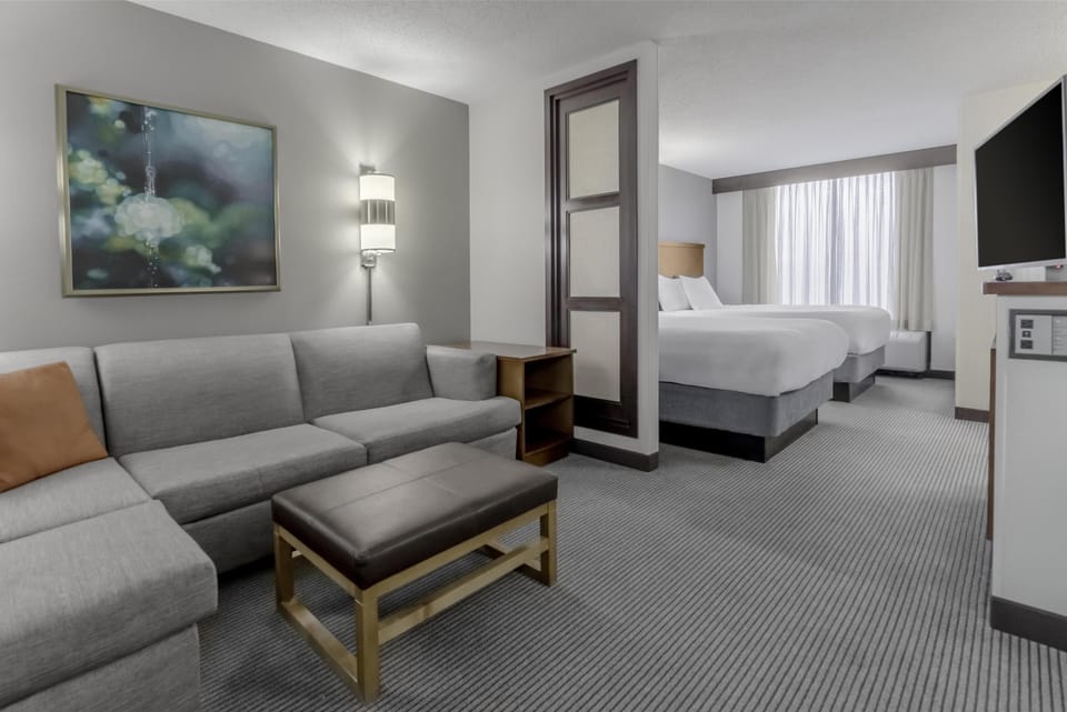 1 bedroom, premium bedding, desk, blackout drapes