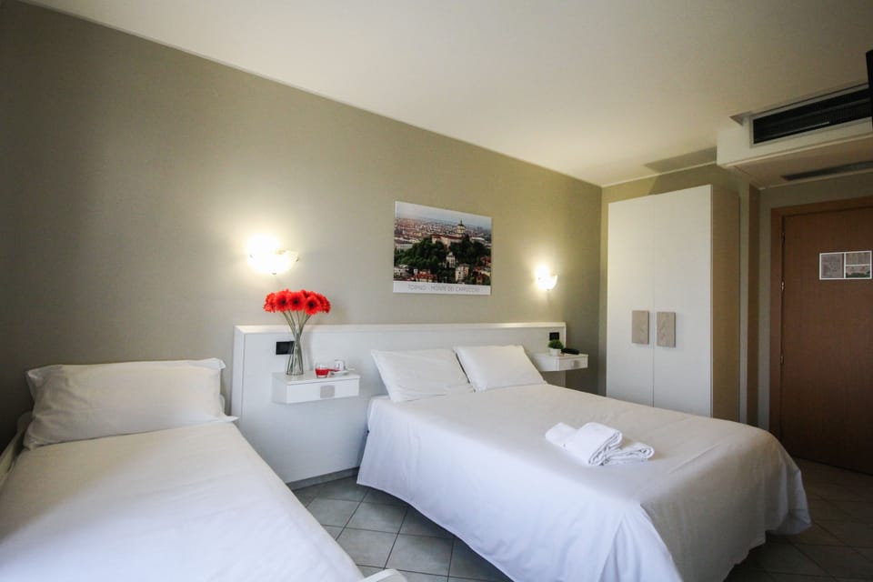 Triple Room | Hypo-allergenic bedding, down comforters, minibar, desk