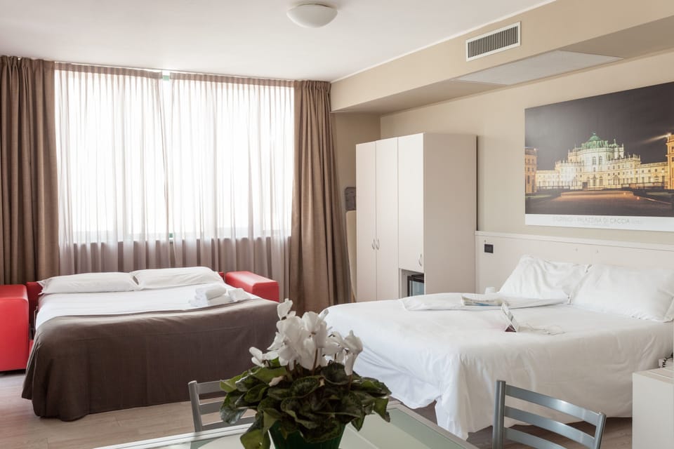 Triple Room | Hypo-allergenic bedding, down comforters, minibar, desk