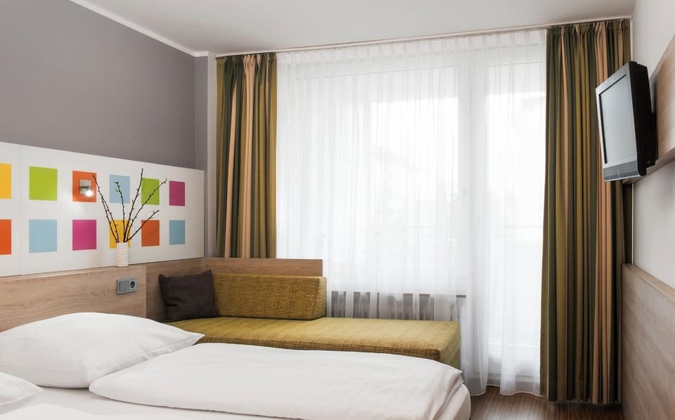 Triple Room | Hypo-allergenic bedding, Select Comfort beds, in-room safe, desk