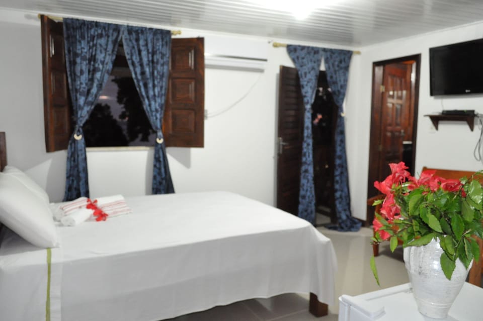 Quadruple Room | Minibar, desk, free WiFi, bed sheets