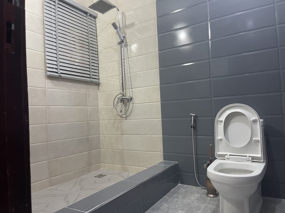 Presidential Suite, Vineyard View | Bathroom | Free toiletries, towels