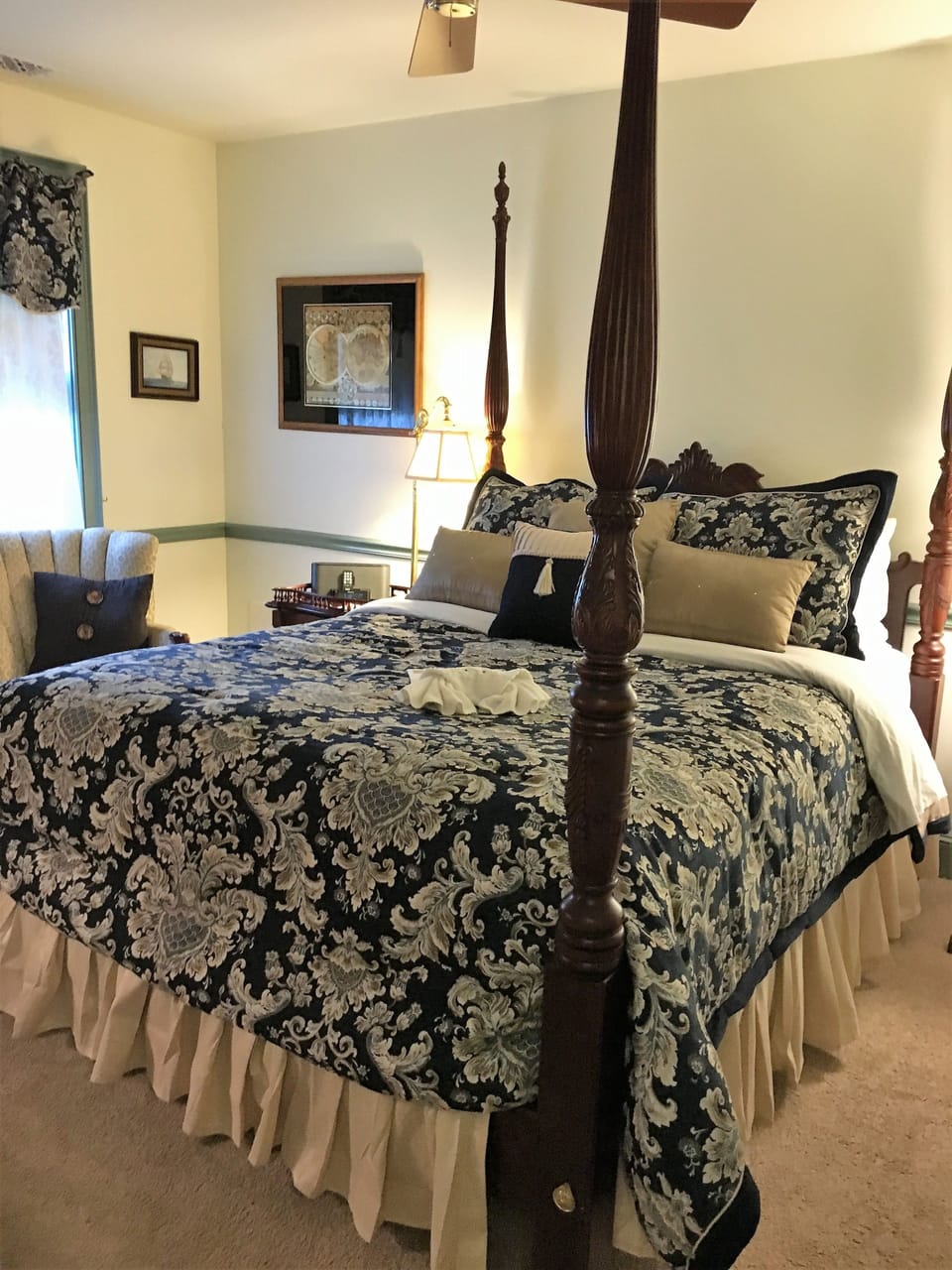Room #6, Queen with Bathtub | Egyptian cotton sheets, pillowtop beds, iron/ironing board, WiFi (free)