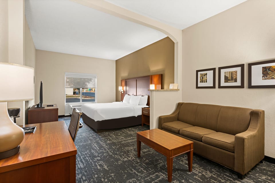 Suite, 1 King Bed, Accessible, Non Smoking | Extra beds