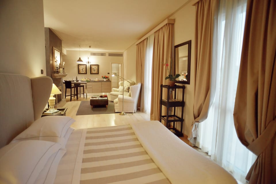 Classic Condo, 1 Bedroom | Premium bedding, in-room safe, desk, laptop workspace