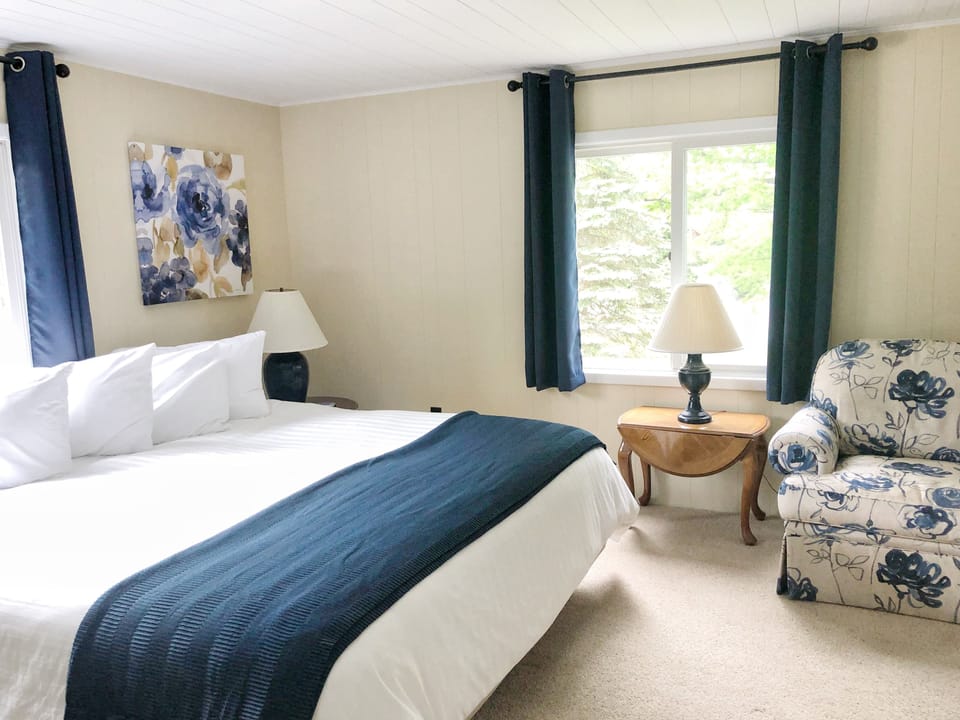 Classic Room, Non Smoking, Garden View | Iron/ironing board (on request), WiFi (free), bed sheets