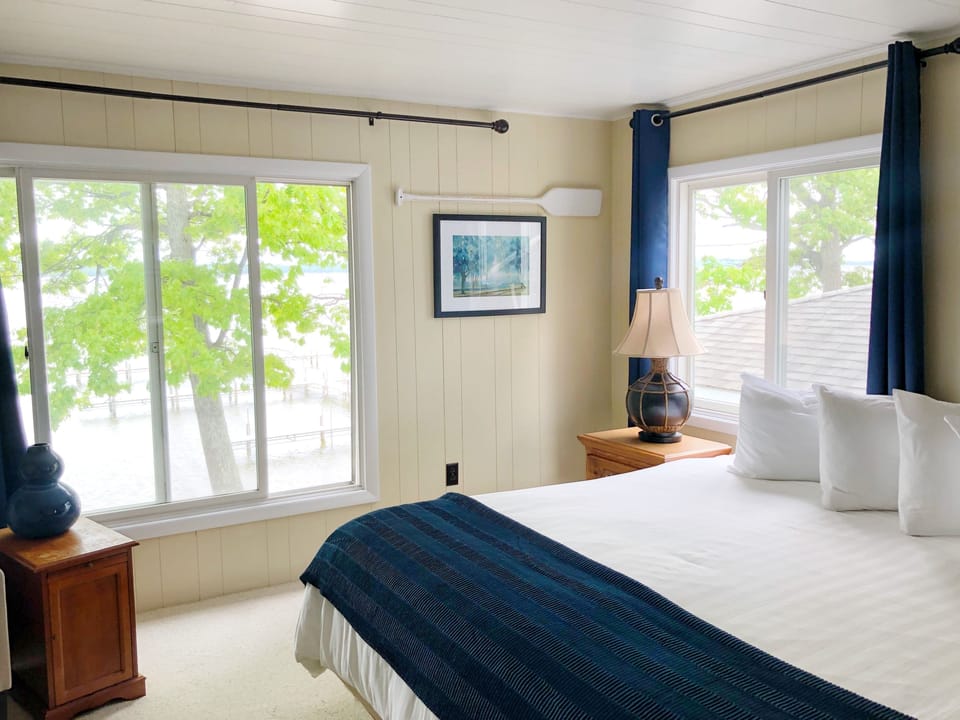 Comfort Room, Non Smoking, Lake View | Iron/ironing board (on request), WiFi (free), bed sheets