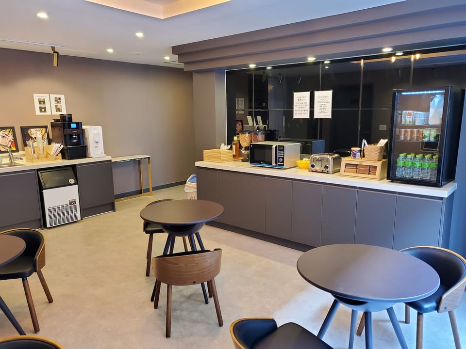 Free daily self-serve breakfast