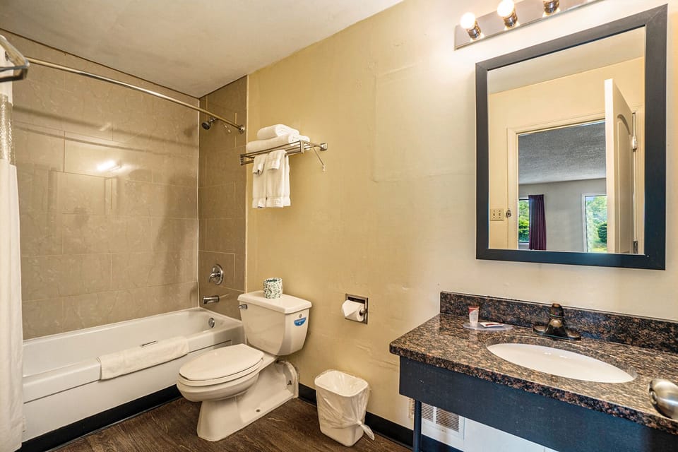 Two queen beds non smoking | Bathroom | Combined shower/tub, hair dryer, towels, soap