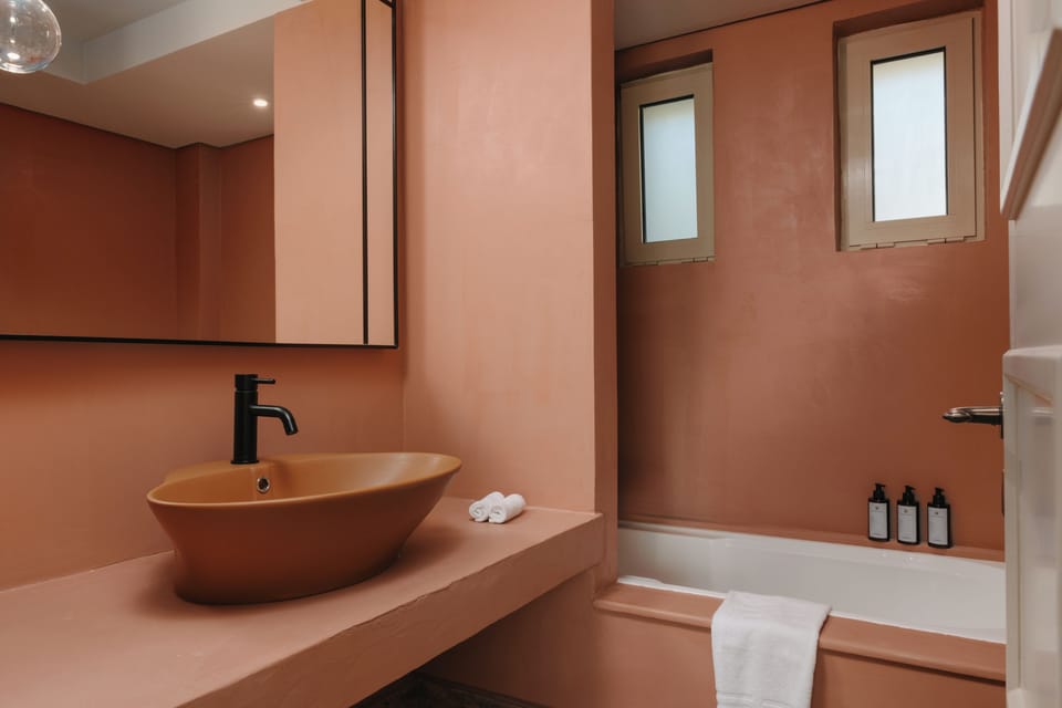 Two Bedroom House | Bathroom | Bathtub, free toiletries, hair dryer, bathrobes
