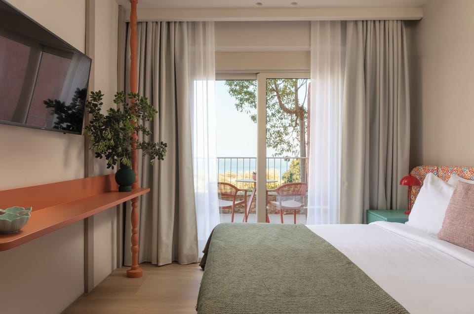 Three Bedroom House | 2 bedrooms, in-room safe, desk, soundproofing