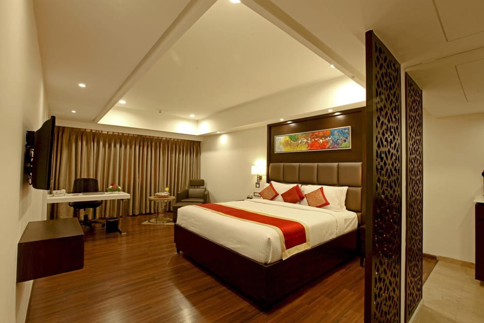 Premium bedding, minibar, in-room safe, desk