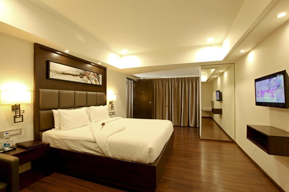 Premium bedding, minibar, in-room safe, desk