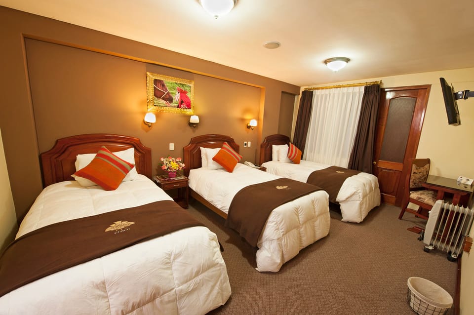 In-room safe, desk, bed sheets