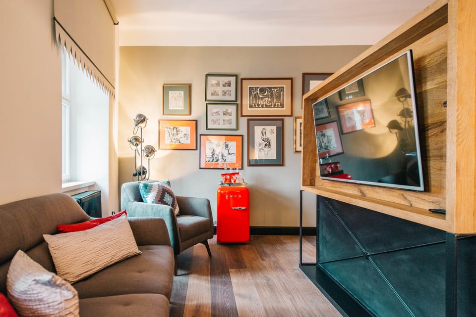 Design Suite | Premium bedding, memory foam beds, minibar, in-room safe