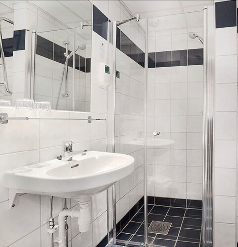 Spring water tub, hair dryer, heated floors, towels