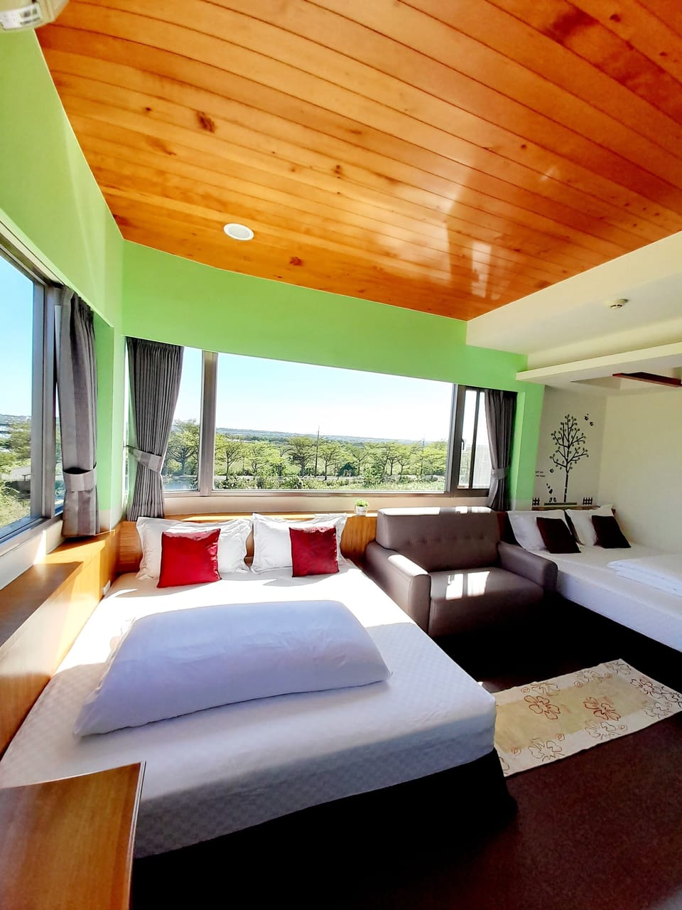 Quadruple Room | Desk, blackout drapes, soundproofing, free WiFi