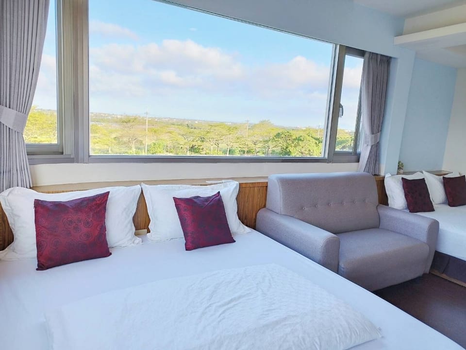 Quadruple Room | Desk, blackout drapes, soundproofing, free WiFi