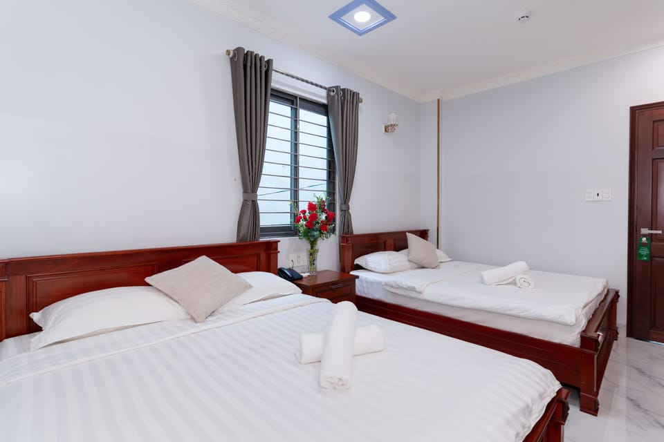 Family Quadruple Room | Minibar, in-room safe, desk, blackout drapes