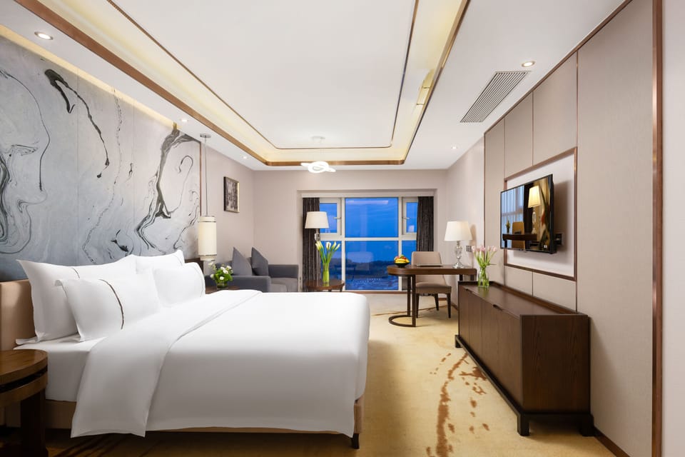 Deluxe Double Room, 1 Queen Bed | Premium bedding, down comforters, pillowtop beds, minibar