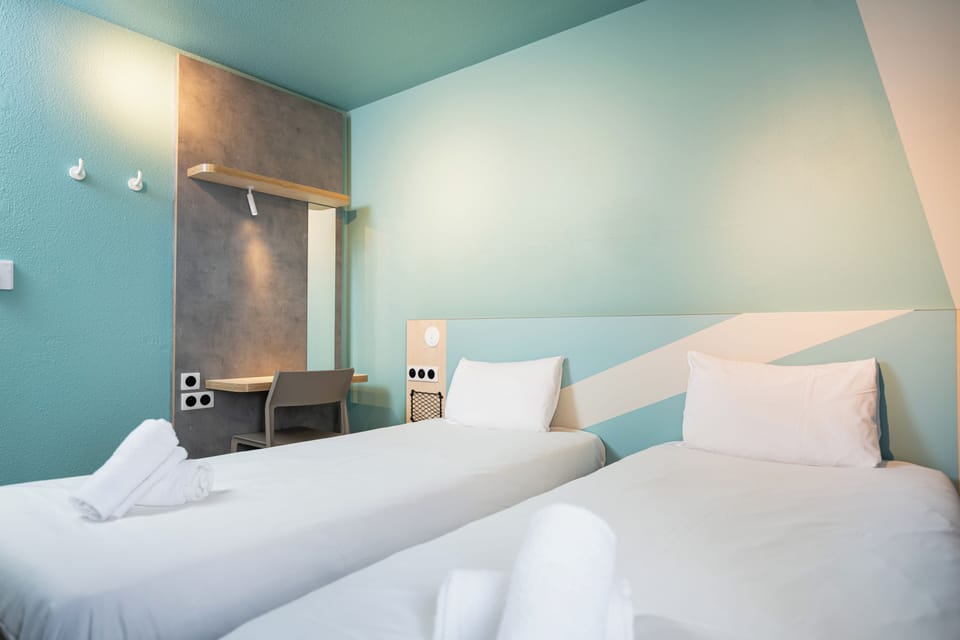 Twin Room, 2 Twin Beds | 1 bedroom, desk, soundproofing, WiFi (free)